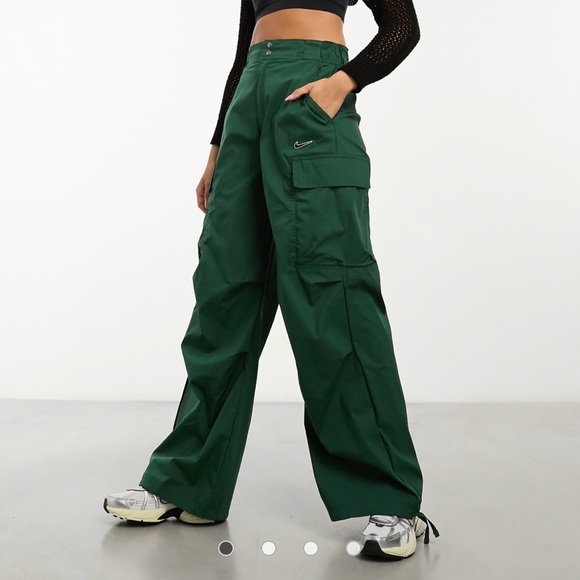 Nike Pants - Nike Women's Green Oversized Cargo Pants - Size M